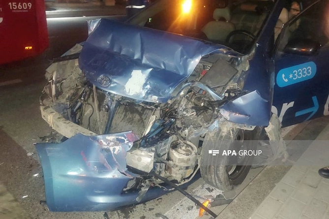 “Prius” “Baku Bus”la toqquşdu: 1 nəfər... — FOTO “Prius” “Baku Bus”la toqquşdu: 1 nəfər... — FOTO