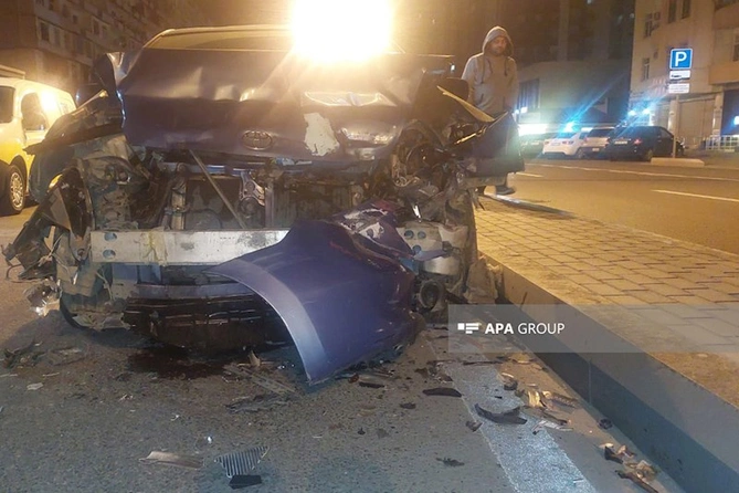 “Prius” “Baku Bus”la toqquşdu: 1 nəfər... — FOTO “Prius” “Baku Bus”la toqquşdu: 1 nəfər... — FOTO