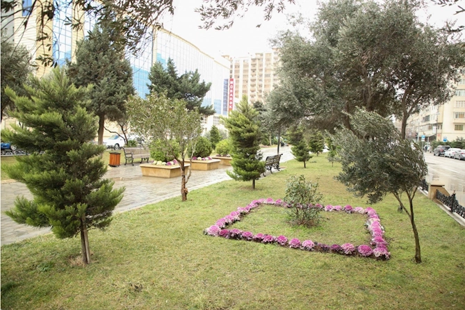 Xətai rayonunda yerləşən Ana fəryadı abidəsinin yerləşdiyi parkda abadlıq işləri yekunlaşmaq üzrədir — FOTO