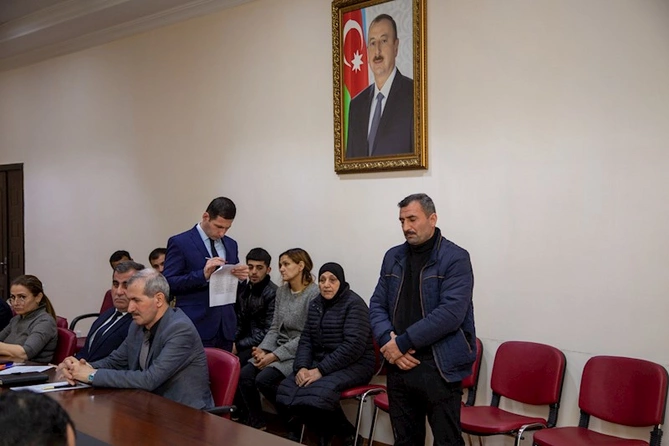 İcra başçısı vətəndaşları qəbul etdi — FOTO İcra başçısı vətəndaşları qəbul etdi — FOTO