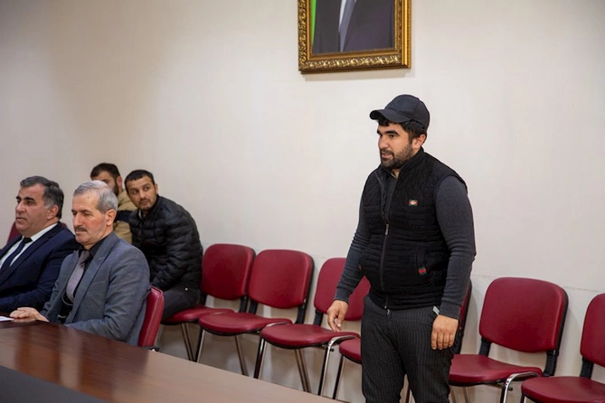 İcra başçısı vətəndaşları qəbul etdi — FOTO İcra başçısı vətəndaşları qəbul etdi — FOTO