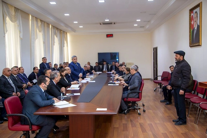 İcra başçısı vətəndaşları qəbul etdi — FOTO İcra başçısı vətəndaşları qəbul etdi — FOTO