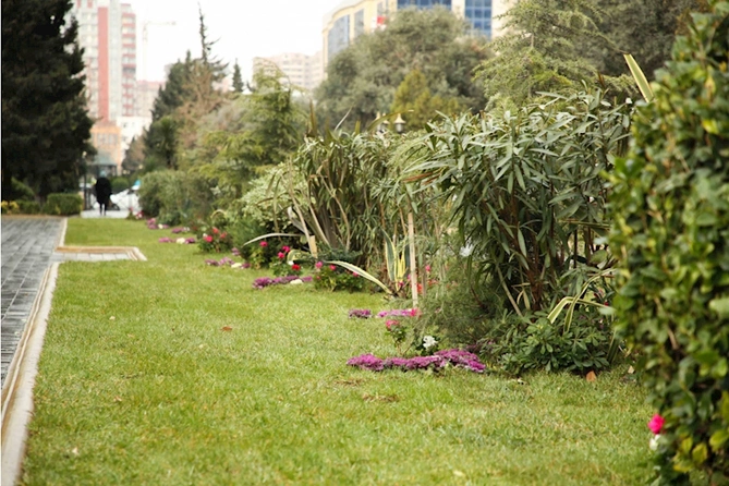 Xətai rayonunda yerləşən Ana fəryadı abidəsinin yerləşdiyi parkda abadlıq işləri yekunlaşmaq üzrədir — FOTO