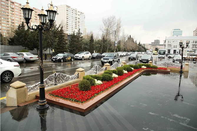 Xətai rayonunda yerləşən Ana fəryadı abidəsinin yerləşdiyi parkda abadlıq işləri yekunlaşmaq üzrədir — FOTO