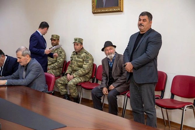 İcra başçısı vətəndaşları qəbul etdi — FOTO İcra başçısı vətəndaşları qəbul etdi — FOTO