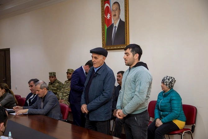 İcra başçısı vətəndaşları qəbul etdi — FOTO İcra başçısı vətəndaşları qəbul etdi — FOTO
