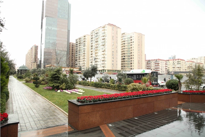 Xətai rayonunda yerləşən Ana fəryadı abidəsinin yerləşdiyi parkda abadlıq işləri yekunlaşmaq üzrədir — FOTO