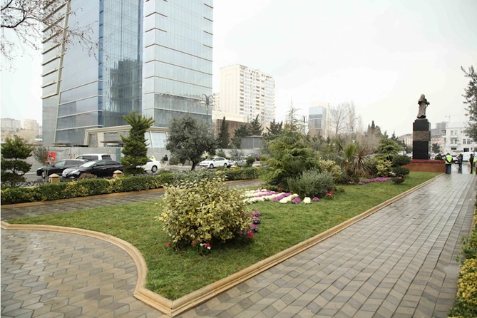 Xətai rayonunda yerləşən Ana fəryadı abidəsinin yerləşdiyi parkda abadlıq işləri yekunlaşmaq üzrədir — FOTO