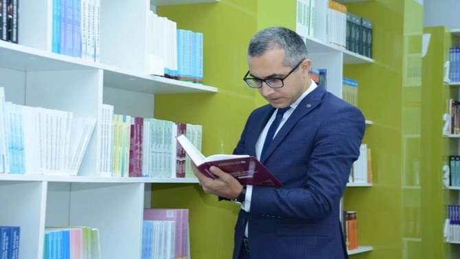 ATU-nun prorektorunun iki oğlu da yanında işləyir — Qanun buna icazə verirmi?