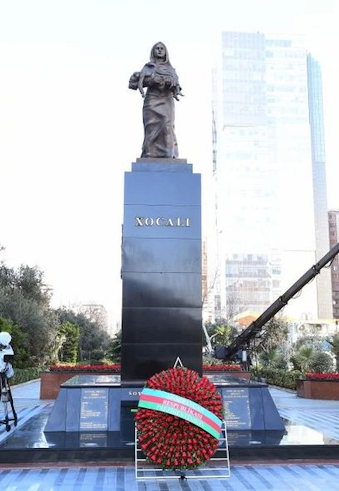 İlham Əliyev Xocalı soyqırımı abidəsini ziyarət edib — FOTO İlham Əliyev Xocalı soyqırımı abidəsini ziyarət edib — FOTO