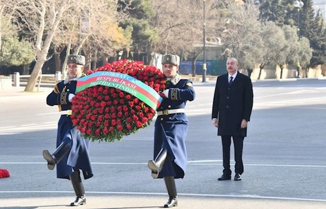 İlham Əliyev Xocalı soyqırımı abidəsini ziyarət edib — FOTO İlham Əliyev Xocalı soyqırımı abidəsini ziyarət edib — FOTO