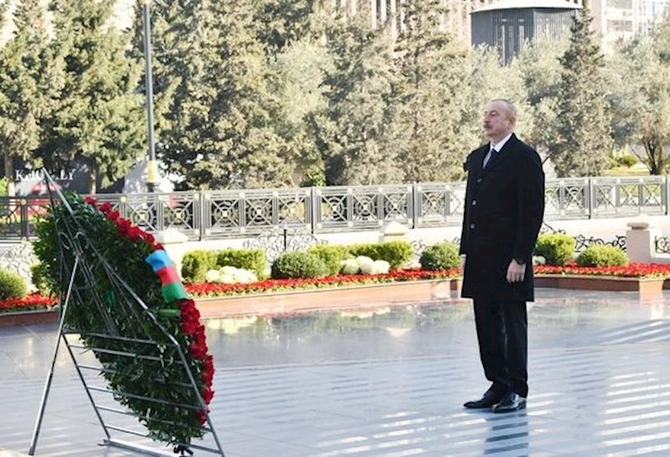 İlham Əliyev Xocalı soyqırımı abidəsini ziyarət edib — FOTO İlham Əliyev Xocalı soyqırımı abidəsini ziyarət edib — FOTO