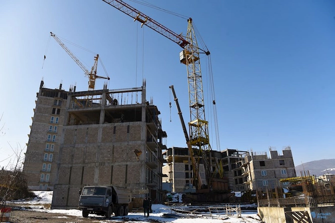 Ermənilər blokada deyirsə, Xankəndidə 12 mərtəbəli 3 bina necə tikilir? — TƏFƏRRÜAT