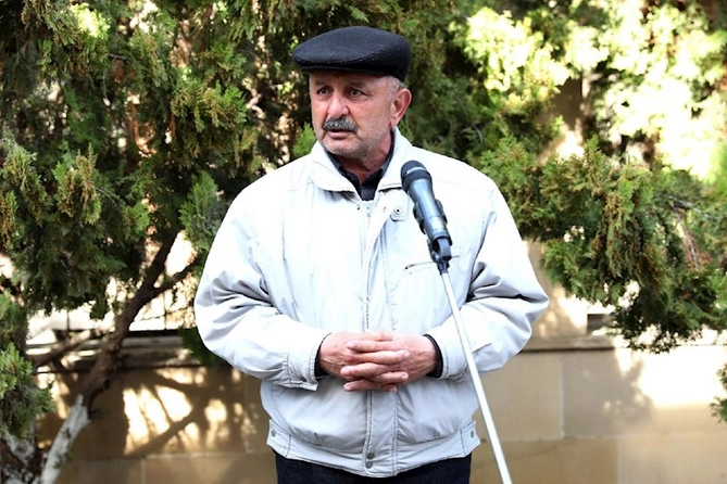 Səyyar qəbul otağı Naftalan sakinlərinin ixtiyarına verildi — FOTOLAR Səyyar qəbul otağı Naftalan sakinlərinin ixtiyarına verildi — FOTOLAR