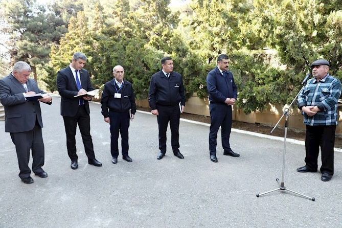Səyyar qəbul otağı Naftalan sakinlərinin ixtiyarına verildi — FOTOLAR Səyyar qəbul otağı Naftalan sakinlərinin ixtiyarına verildi — FOTOLAR