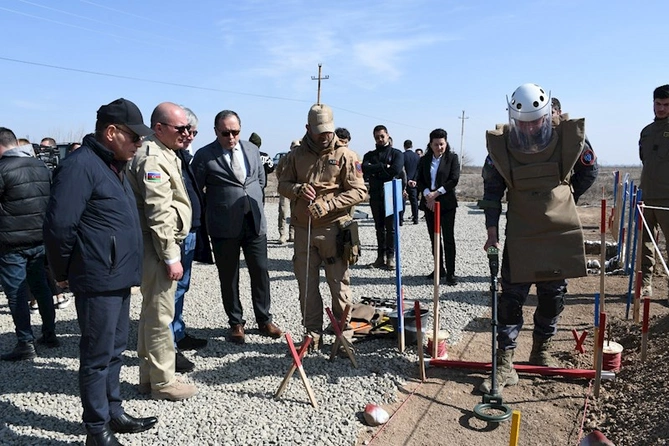 Minalardan və partlamamış hərbi sursatlardan təmizləmə üzrə İşçi qrupun iclası keçirilib — FOTO Minalardan və partlamamış hərbi sursatlardan təmizləmə üzrə İşçi qrupun iclası keçirilib — FOTO