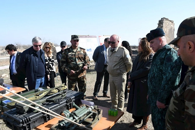 Minalardan və partlamamış hərbi sursatlardan təmizləmə üzrə İşçi qrupun iclası keçirilib — FOTO Minalardan və partlamamış hərbi sursatlardan təmizləmə üzrə İşçi qrupun iclası keçirilib — FOTO