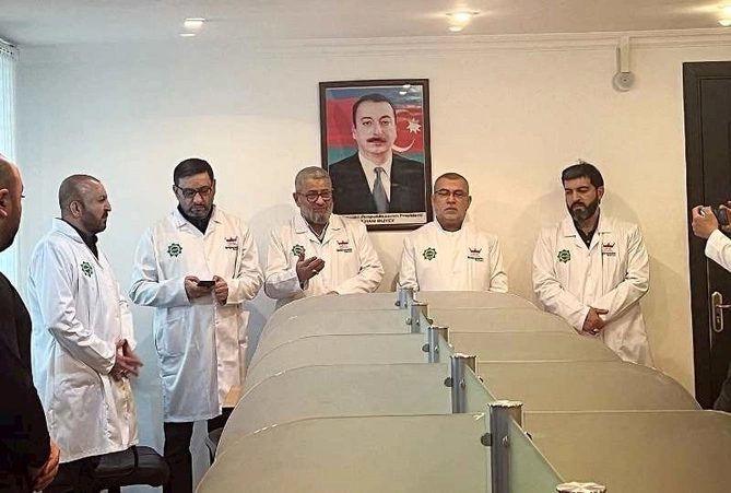 Tanınmış hacılar kolbasanı reklam etdilər — Tənqid hədəfi oldular (FOTO)