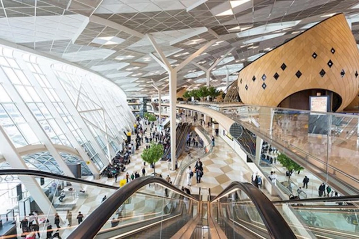 Özünü Bakı aeroportunda öldürmək istədi