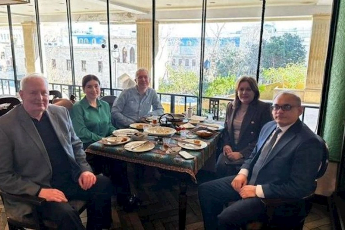 Britaniya səfiri Azərbaycanda ən çox sevdiyi səhər yeməyinin adını açıqlayıb — FOTO