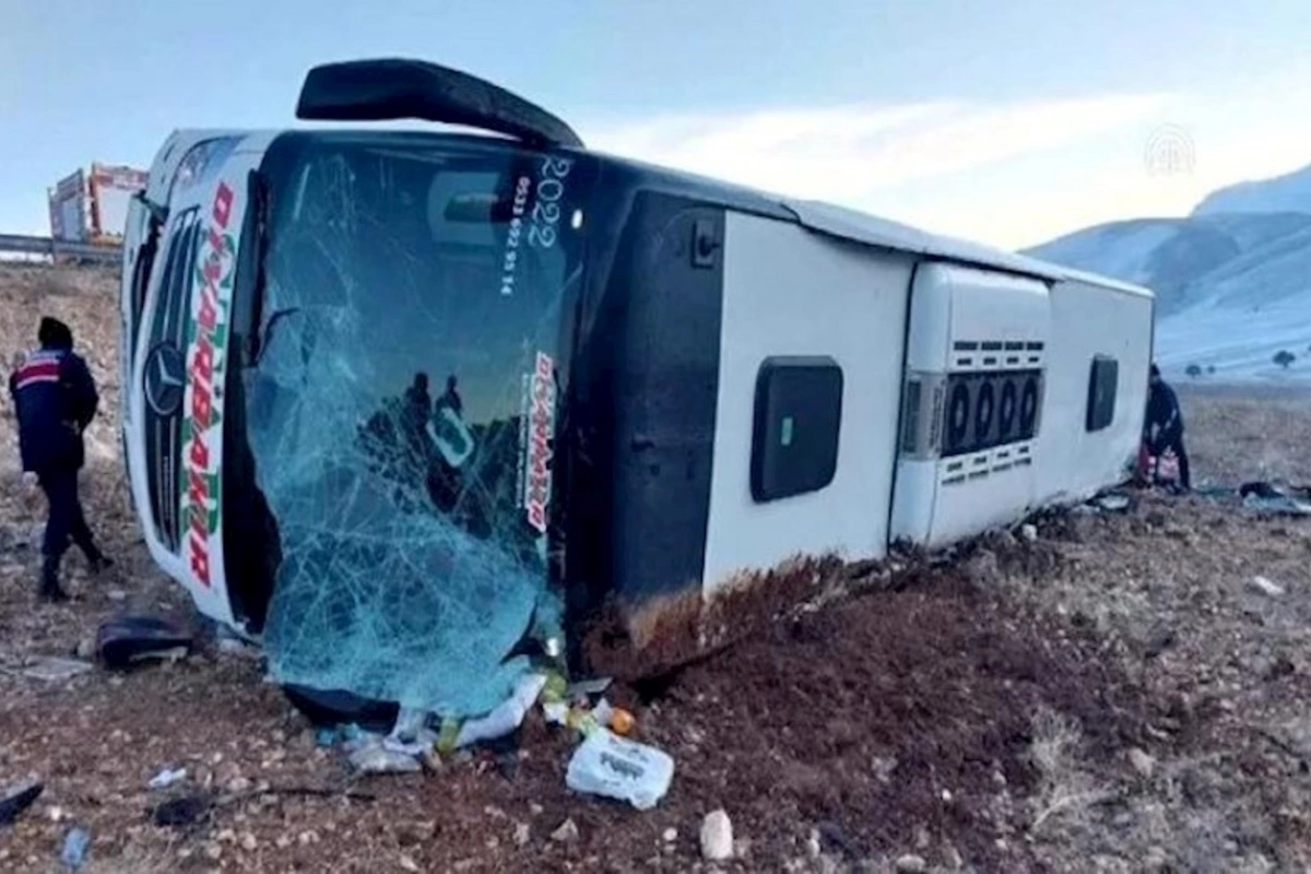 Türkiyədə avtobus qəzaya uğradı: 8 ölü, 35 yaralı