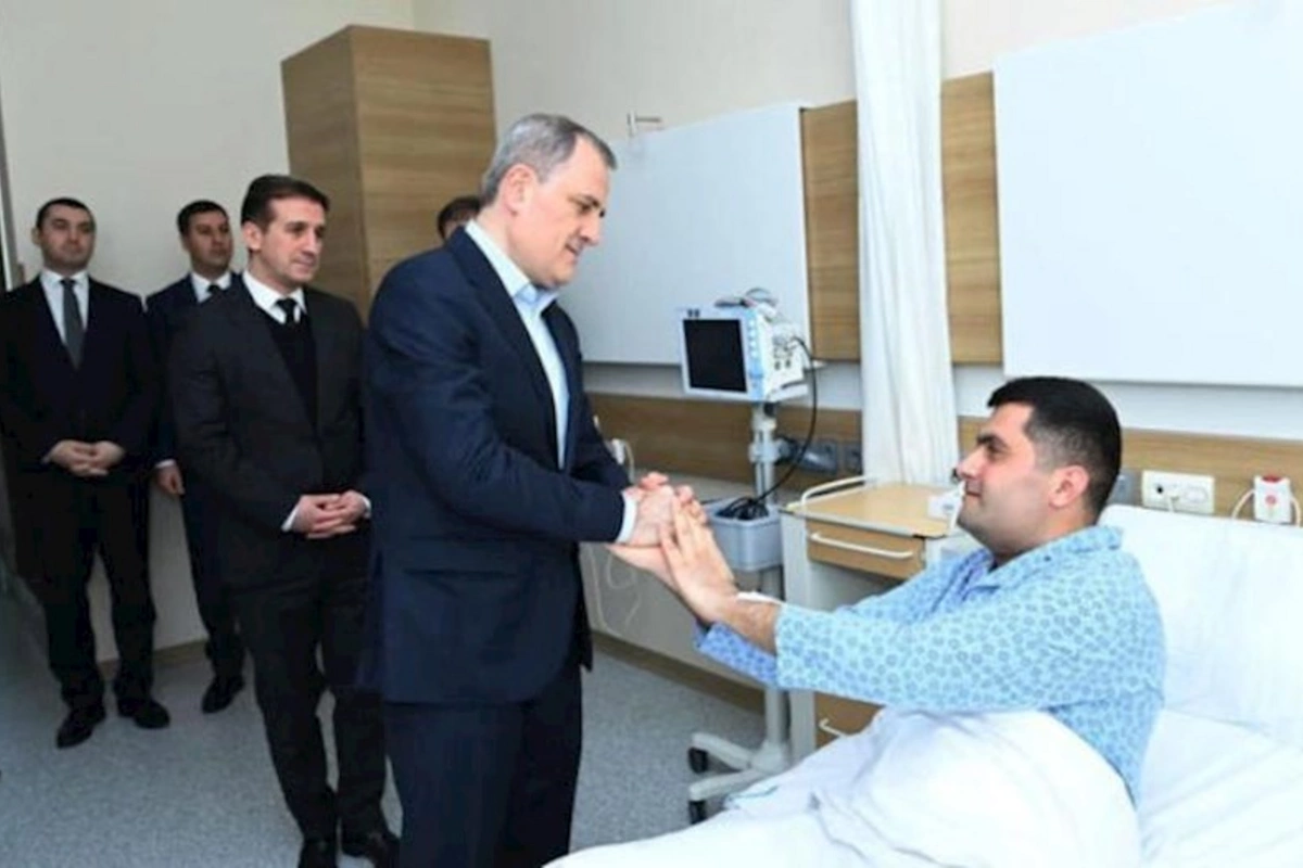 Ceyhun Bayramov Tehranda səfirliyə hücum zamanı yaralananları ziyarət etdi — FOTOLAR