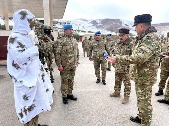 Baş Qərargah rəisi hərbi hissələrin intensiv döyüş hazırlığını yoxlayıb — FOTO