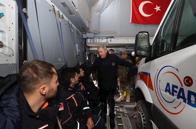Hulusi Akar: Türkiyə Ordusunun 3 hərbçisi zəlzələdə şəhid olub — FOTO