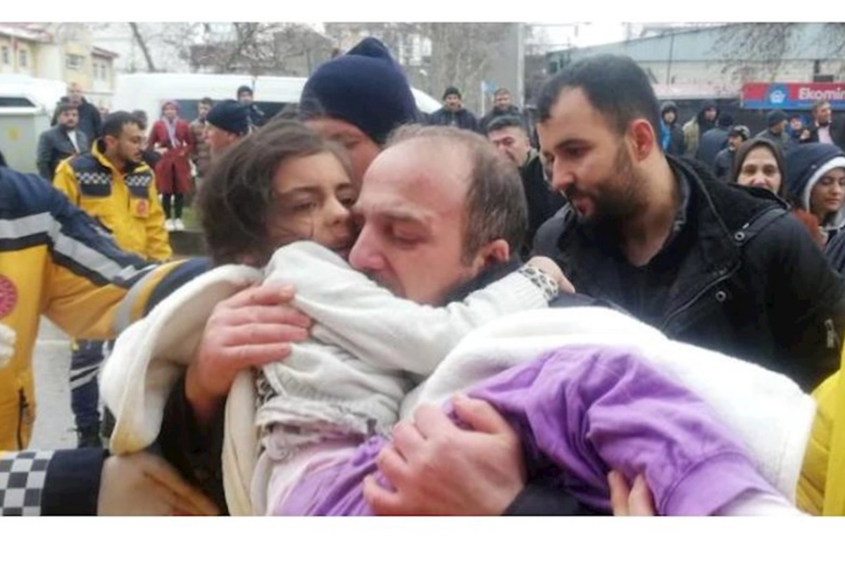 5 yaşlı qız dağıntılar altından sağ çıxdı