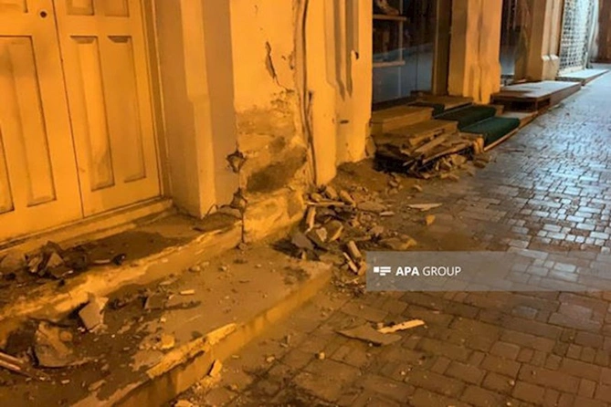Bakıda “Prius” aşıb: Ölən və yaralanan var — FOTO