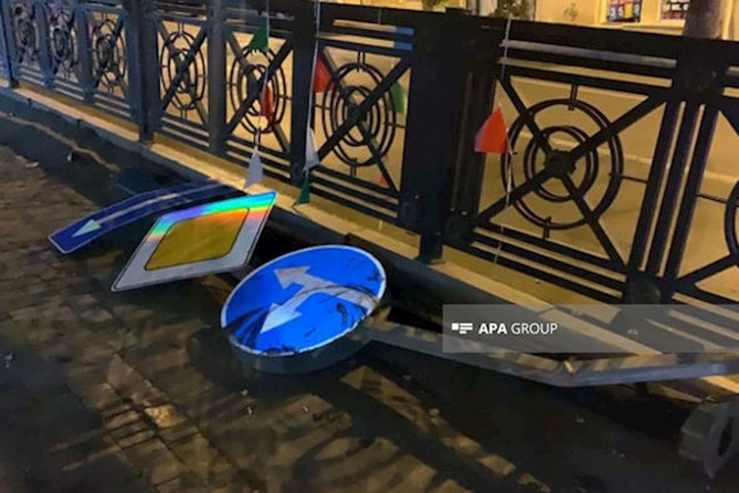 Bakıda “Prius” aşıb: Ölən və yaralanan var — FOTO