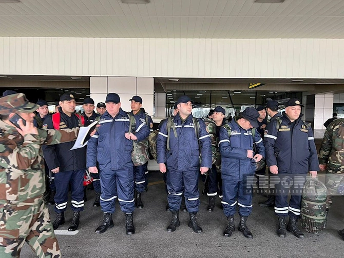 Prezidentin tapşırığı ilə Azərbaycanın xilasetmə qrupu Türkiyəyə çatıb — YENİLƏNİB (FOTO)
