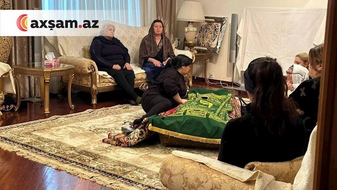 Yaxınları Zeynəb Dostəliyeva ilə vidalaşır — FOTO Yaxınları Zeynəb Dostəliyeva ilə vidalaşır — FOTO