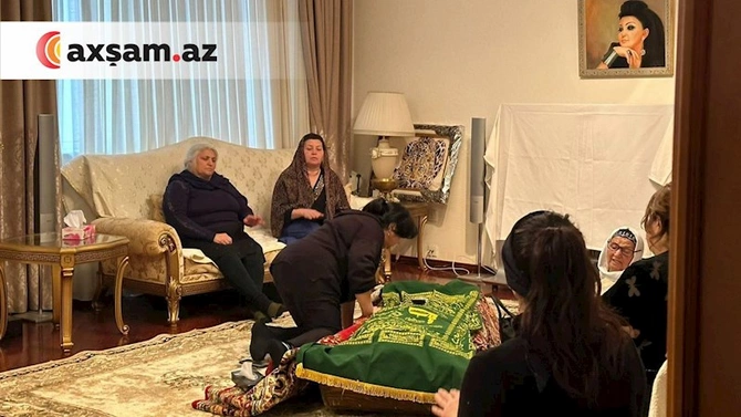 Yaxınları Zeynəb Dostəliyeva ilə vidalaşır — FOTO Yaxınları Zeynəb Dostəliyeva ilə vidalaşır — FOTO