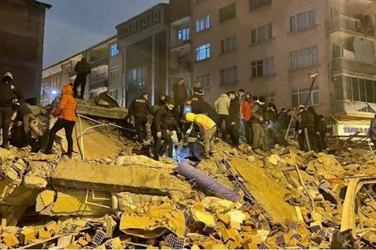 Türkiyədə zəlzələ nəticəsində həlak olan üç azərbaycanlının cənazəsi Vətənə gətiriləcək