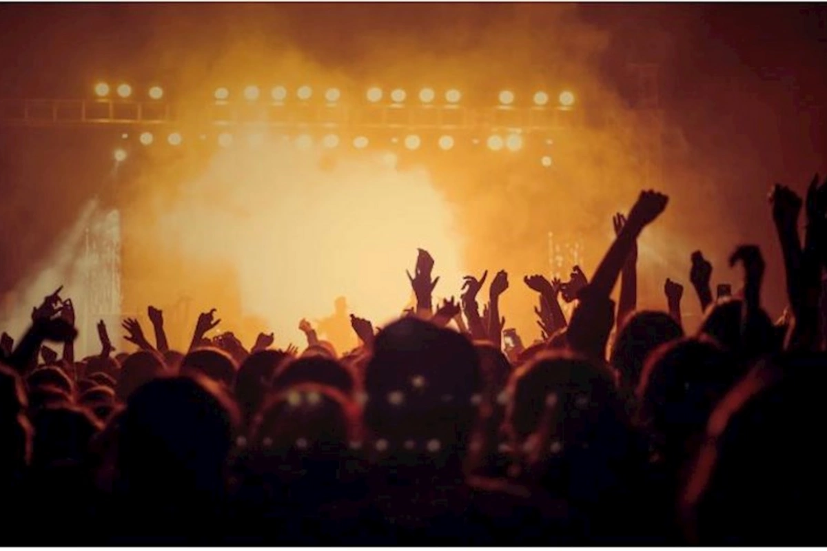 Azərbaycanlı məşhurlar zəlzələyə görə konsertlərini təxirə saldılar