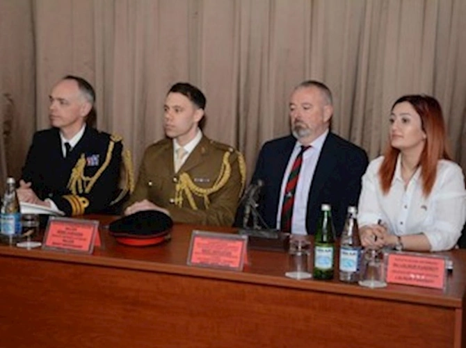 Hərbçilərimiz Britaniya Müdafiə Nazirliyinin kursunu başa vurdular — FOTO