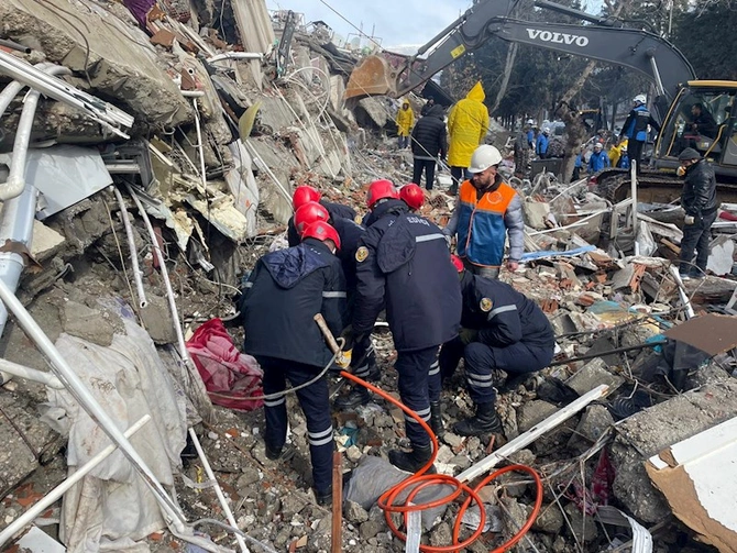 FHN-in xilasediciləri 3 nəfəri dağıntılardan sağ çıxardı — FOTO