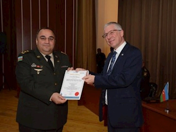 Hərbçilərimiz Britaniya Müdafiə Nazirliyinin kursunu başa vurdular — FOTO