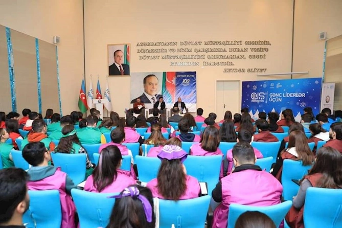 Gənc Liderlər üçün Qış Universitetinin dördüncü günü başa çatıb — FOTO Gənc Liderlər üçün Qış Universitetinin dördüncü günü başa çatıb — FOTO