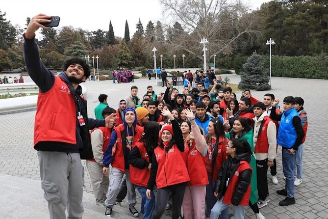 Gənc Liderlər üçün Qış Universitetinin dördüncü günü başa çatıb — FOTO Gənc Liderlər üçün Qış Universitetinin dördüncü günü başa çatıb — FOTO