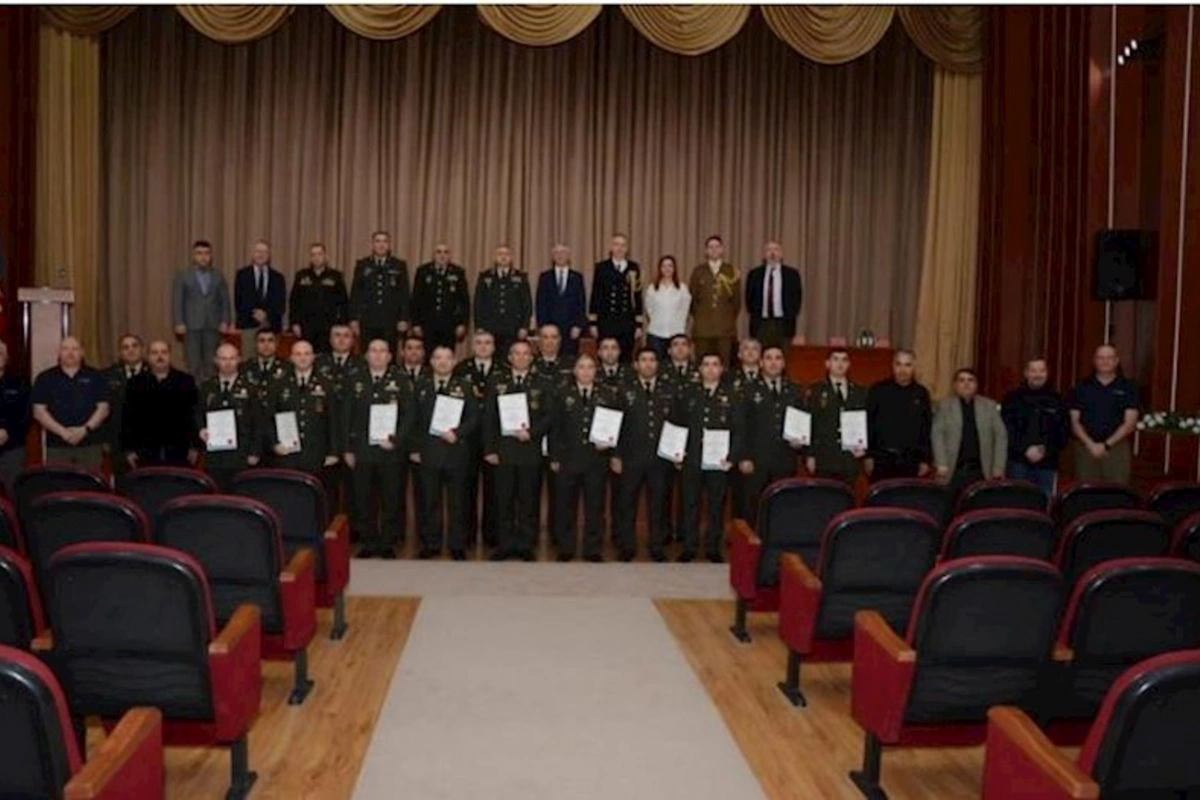Hərbçilərimiz Britaniya Müdafiə Nazirliyinin kursunu başa vurdular — FOTO