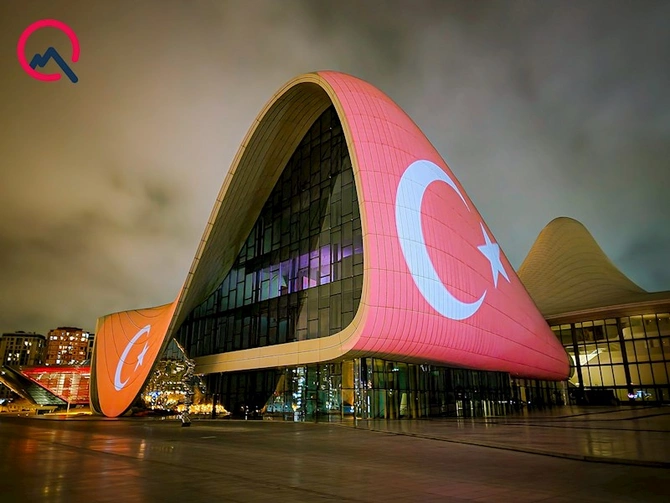 Heydər Əliyev Mərkəzi Türkiyə bayrağı ilə işıqlandırılıb — FOTO/VİDEO