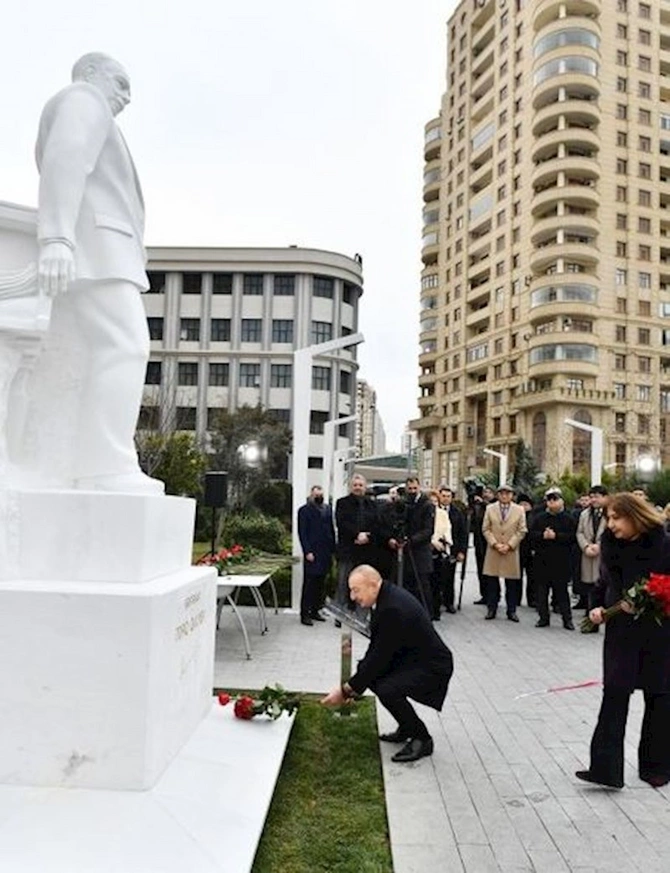 Prezident bəstəkar Tofiq Quliyevin abidəsinin açılışında — FOTO Prezident bəstəkar Tofiq Quliyevin abidəsinin açılışında — FOTO