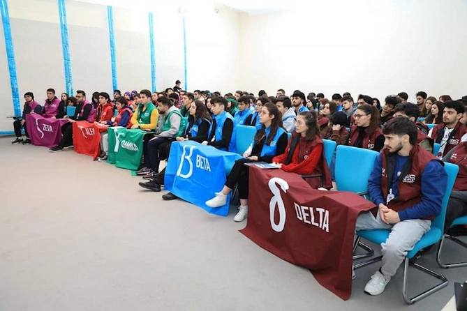 Gənc Liderlər üçün Qış Universitetinin beşinci günü başa çatıb Gənc Liderlər üçün Qış Universitetinin beşinci günü başa çatıb