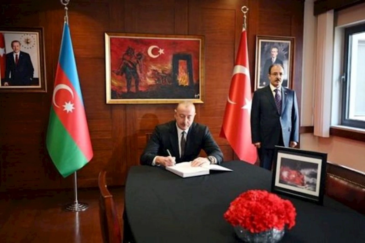 İlham Əliyev Türkiyənin Azərbaycandakı səfirliyində olub, başsağlığı verib — FOTO