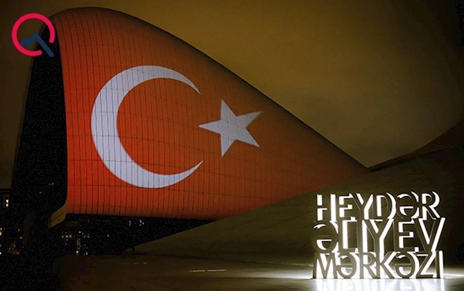 Heydər Əliyev Mərkəzi Türkiyə bayrağı ilə işıqlandırılıb — FOTO/VİDEO