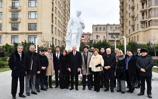 Prezident bəstəkar Tofiq Quliyevin abidəsinin açılışında — FOTO Prezident bəstəkar Tofiq Quliyevin abidəsinin açılışında — FOTO