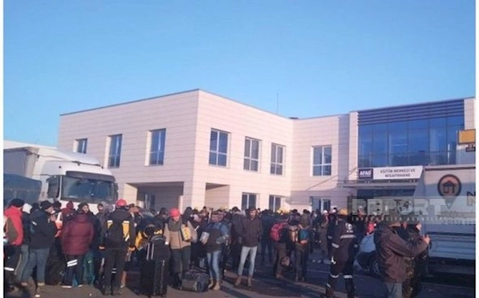 Azərbaycandan Türkiyəyə göndərilən mobil səhra hospitalı Kahramanmaraşa çatdı — FOTO