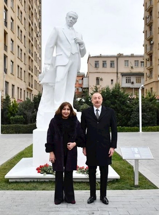 Prezident bəstəkar Tofiq Quliyevin abidəsinin açılışında — FOTO Prezident bəstəkar Tofiq Quliyevin abidəsinin açılışında — FOTO